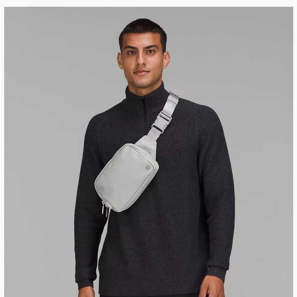 NWT Large Everywhere Belt Bag in Silver Drop! - Picture 7 of 10